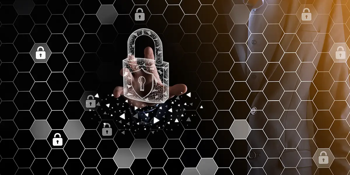 Mão tocando um cadeado digital em uma tela hexagonal, ilustrando a segurança cibernética e a prática de pentest.